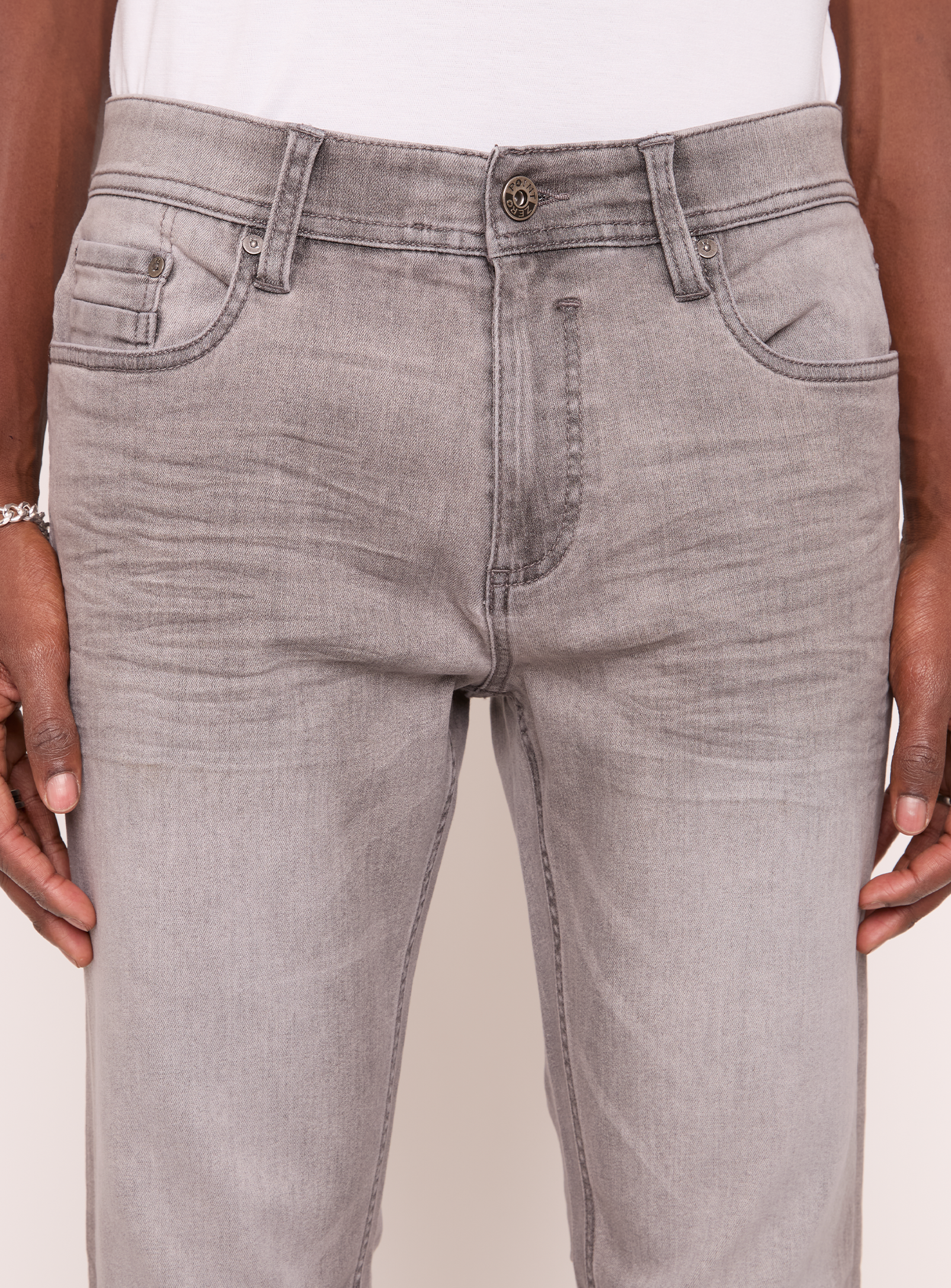 MITCH| Straight cut fitted jeans with pockets