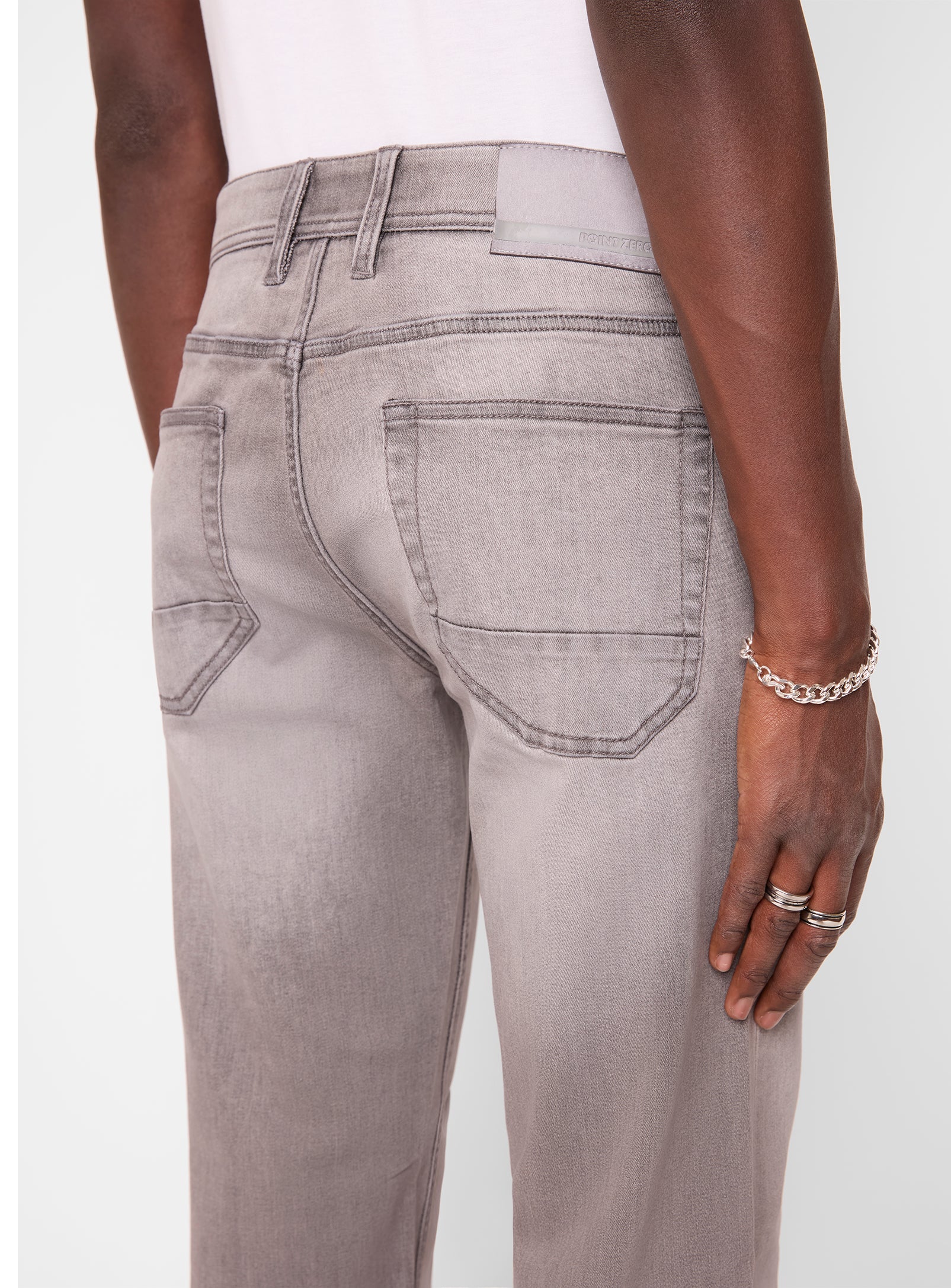 MITCH| Straight cut fitted jeans with pockets