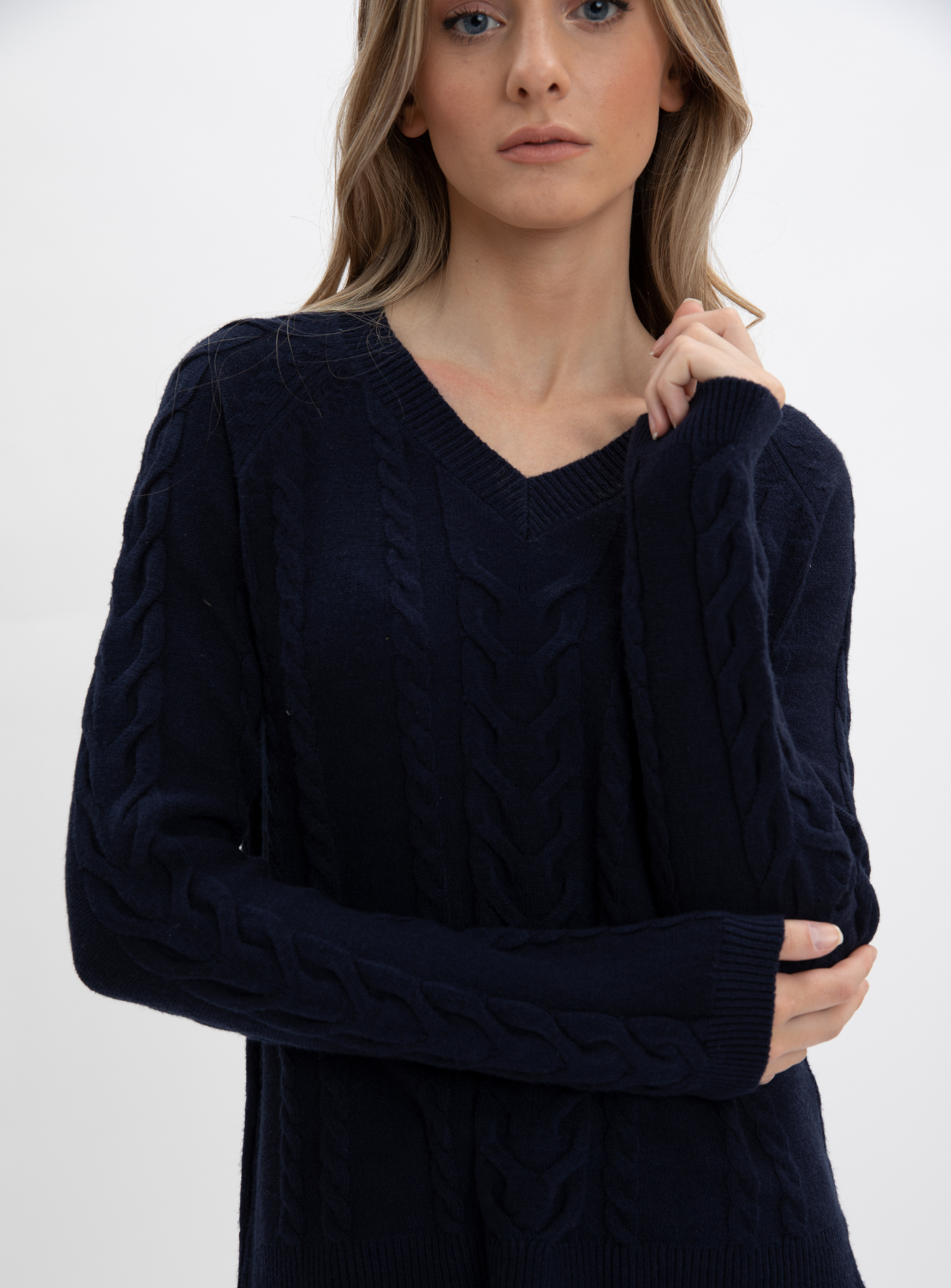 MONTIA | V-neck Cable Knit Sweater