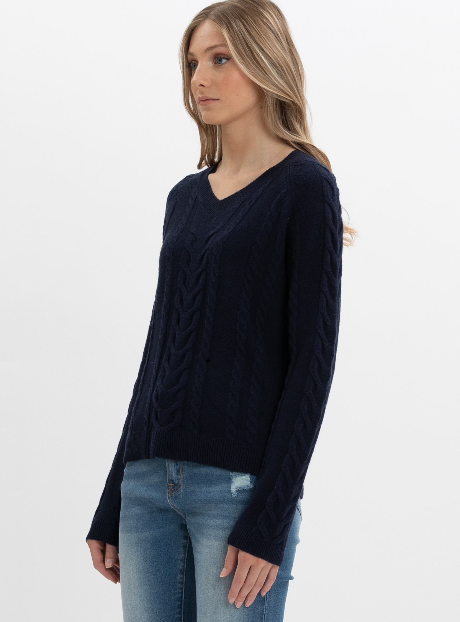 MONTIA | V-neck Cable Knit Sweater