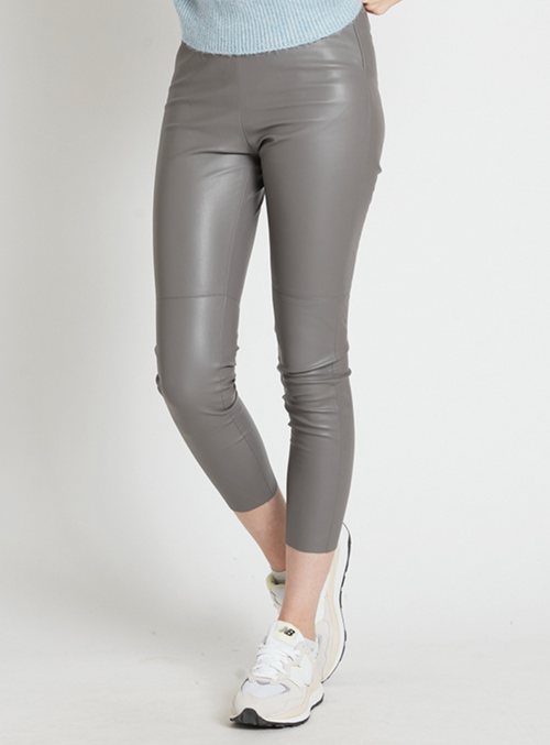KEEPING! H&M Brown vegan leather pants  Leather leggings, Plus size leather  pants, Leather pants