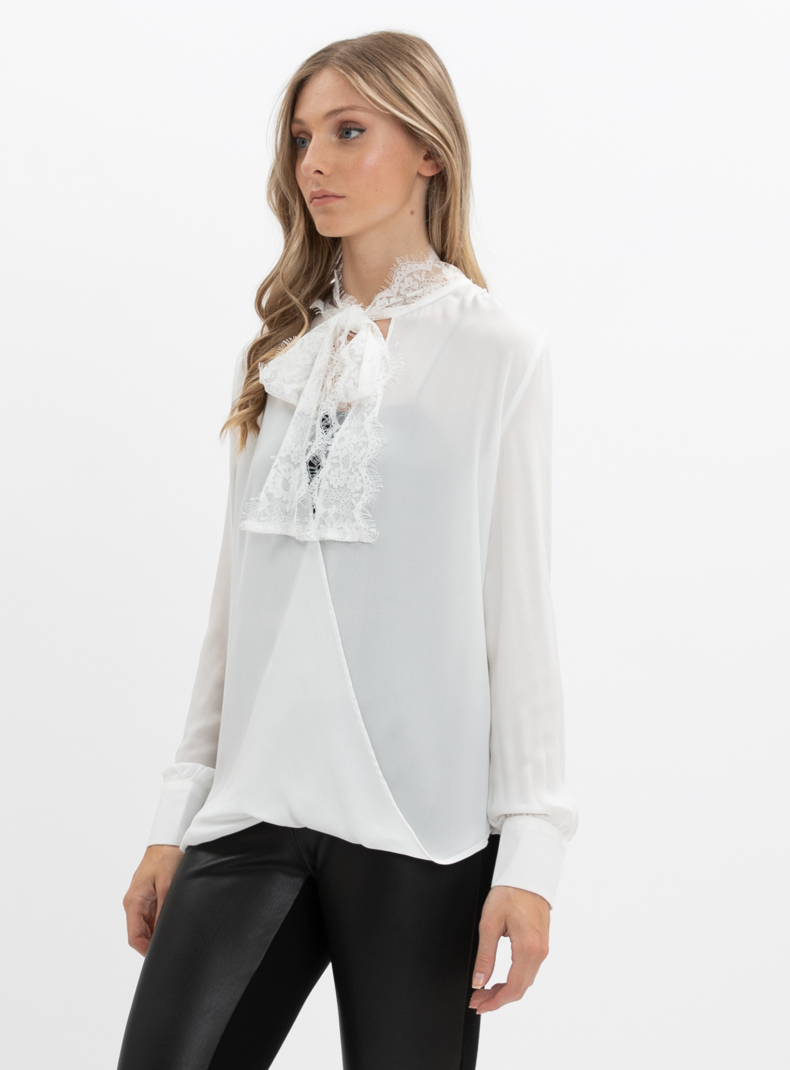 AMELIA | Long sleeve blouse with lace bow